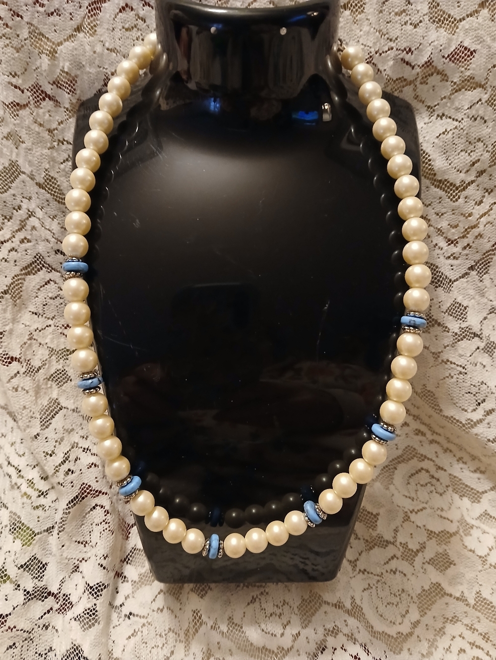 NWOT Chaps Classic Ivory Or White Faux Pearl Necklace with Blue Accents Beach